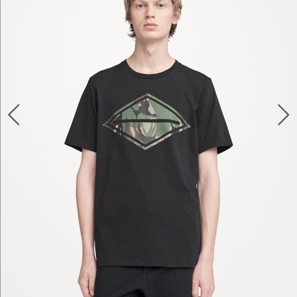 Black Tee🏴 - Picture 2 of 4